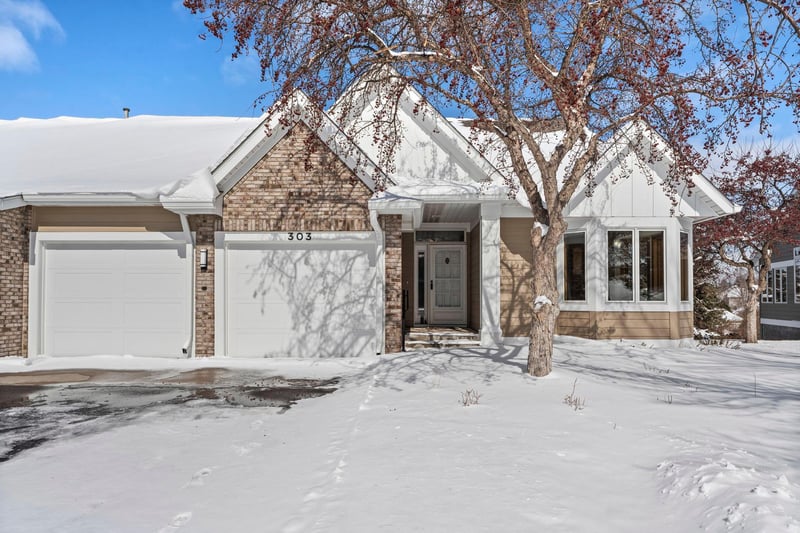 303 Sunflower Ct, Vadnais Heights, MN 55127