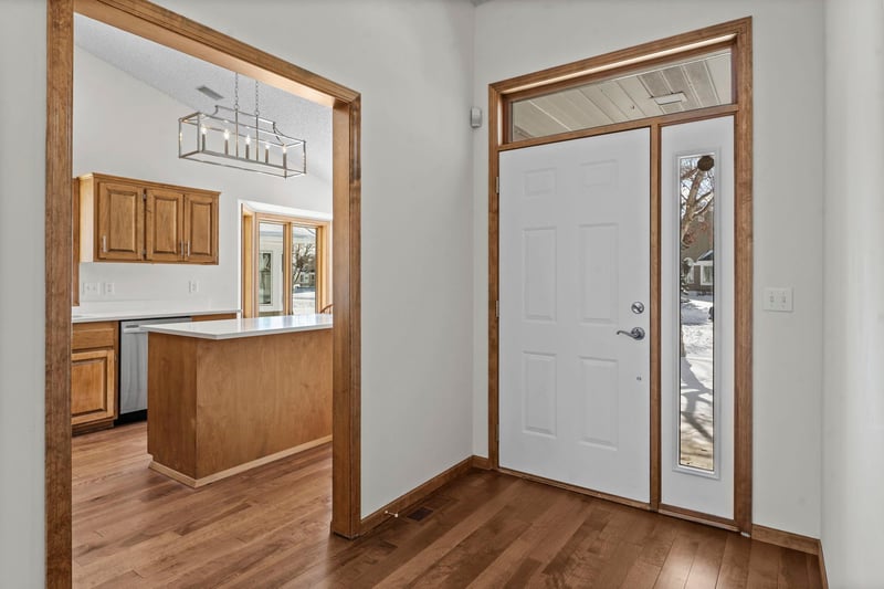 303 Sunflower Ct, Vadnais Heights, MN 55127