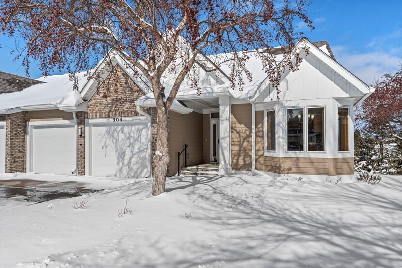 303 Sunflower Ct, Vadnais Heights, MN 55127