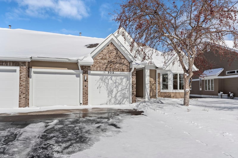 303 Sunflower Ct, Vadnais Heights, MN 55127