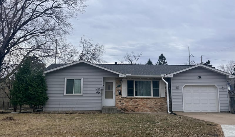 808 1st St NE, Osseo, MN 55369