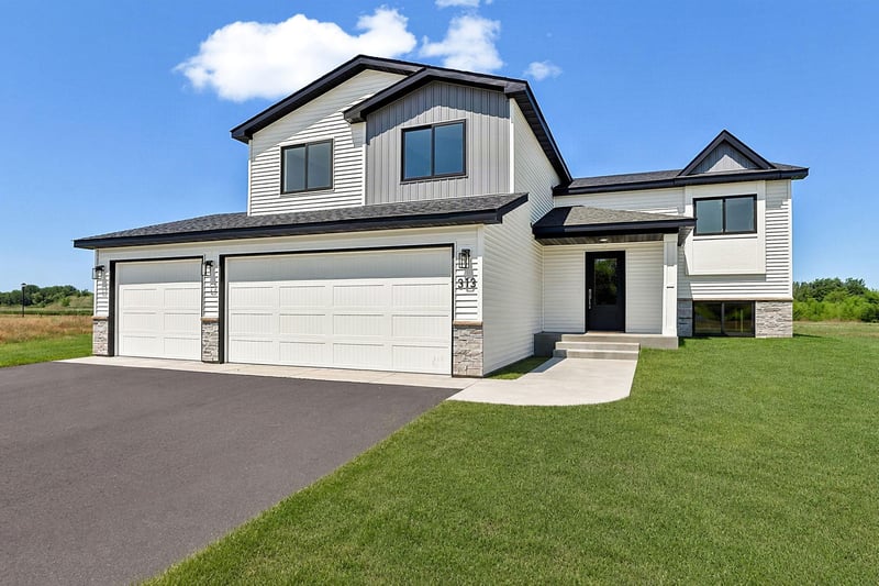 313 10th St S, Sartell, MN 56377