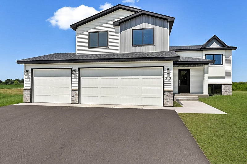 313 10th St S, Sartell, MN 56377