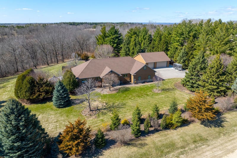 30915 Hay Creek Hills Dr, Red Wing, MN 55066