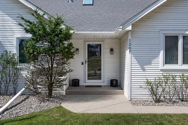 1207 Birch St, Saint Paul, MN 55119