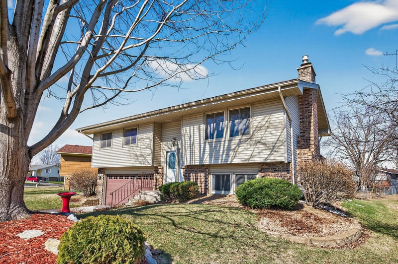 8340 Jersey Ave N, Brooklyn Park, MN 55445