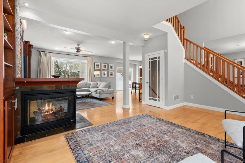 8048 Marsh Creek Alcove, Woodbury, MN 55125