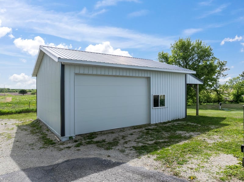 7320 90th St SE, Stewartville, MN 55976