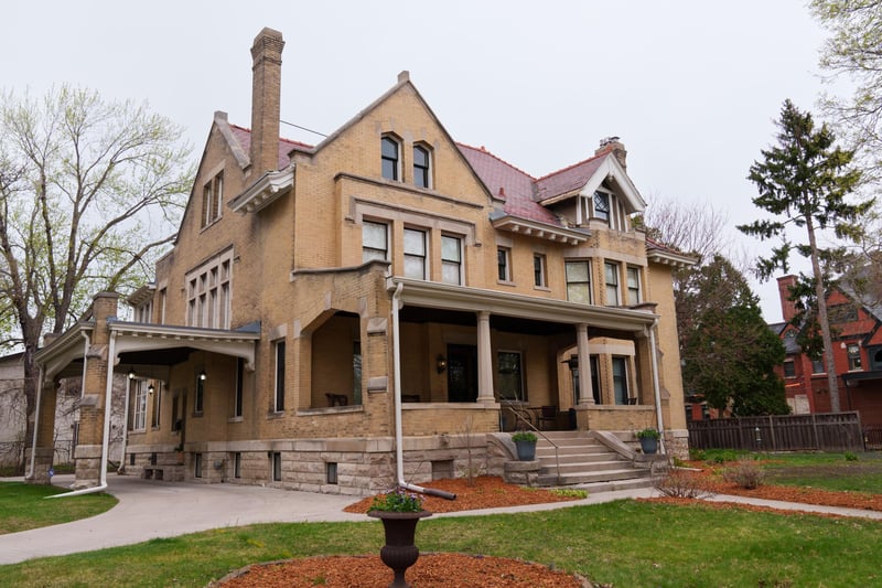 341 Dayton Ave, Saint Paul, MN 55102