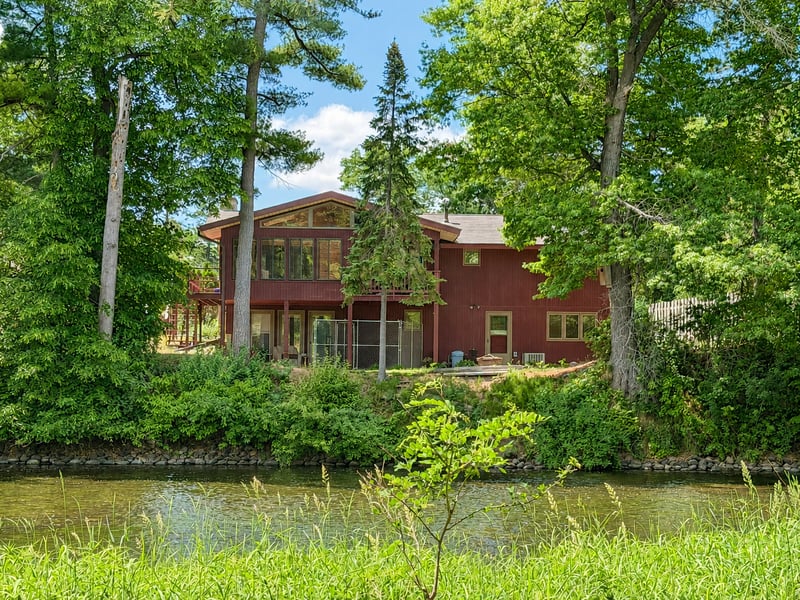 607 Cross Ave S, Amery, WI 54001
