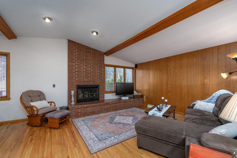 607 Cross Ave S, Amery, WI 54001