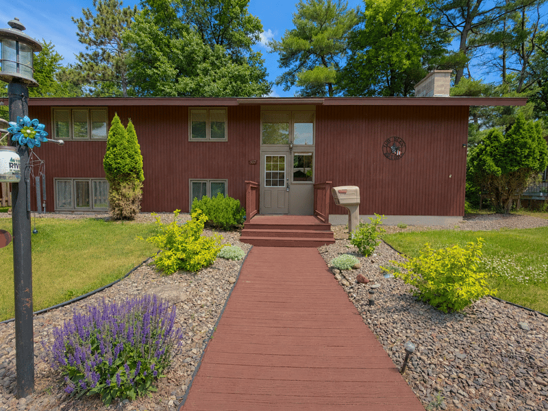 607 Cross Ave S, Amery, WI 54001