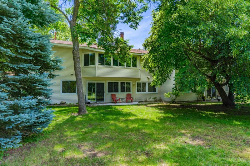 7922 Timber Lake Dr, Eden Prairie, MN 55347