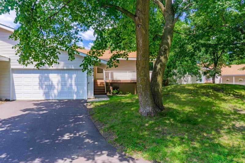 7922 Timber Lake Dr, Eden Prairie, MN 55347