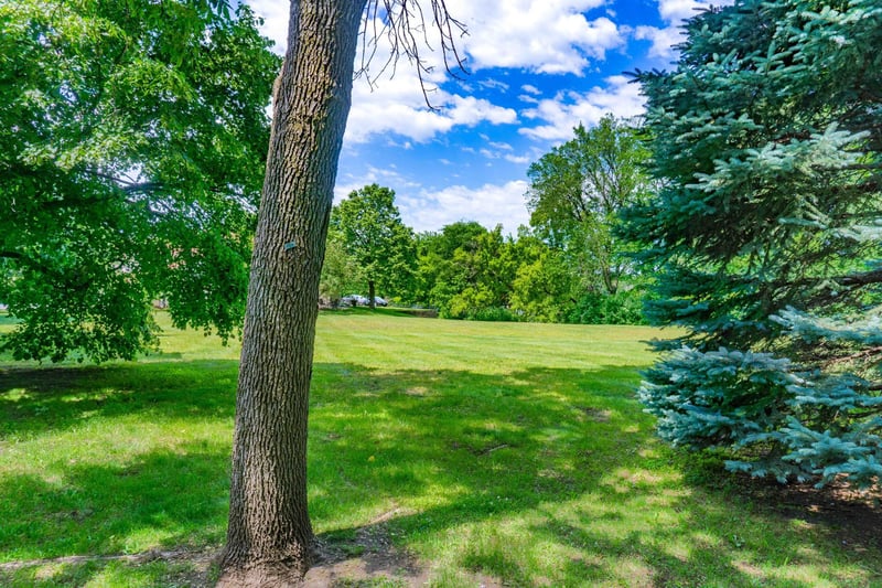 7922 Timber Lake Dr, Eden Prairie, MN 55347