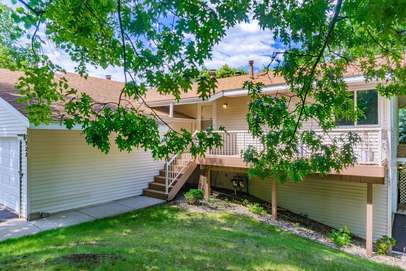7922 Timber Lake Dr, Eden Prairie, MN 55347