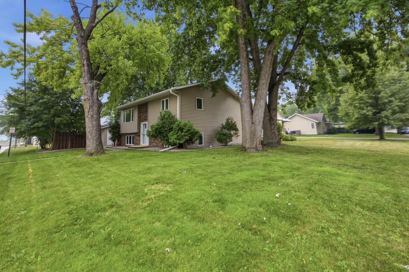 1211 Hall Ave, Breckenridge, MN 56520
