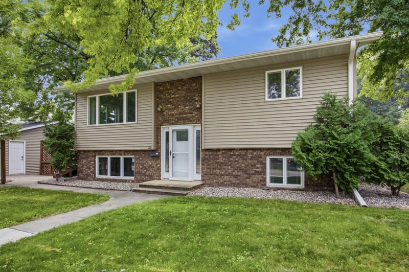1211 Hall Ave, Breckenridge, MN 56520