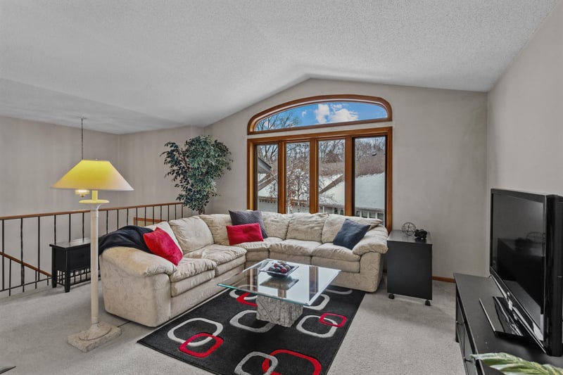 2559 Sumac Cir, White Bear Lake, MN 55110
