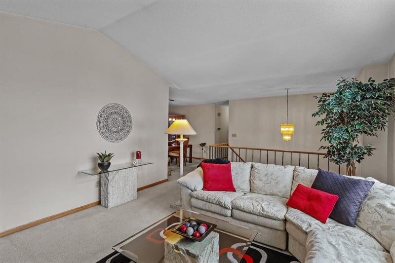 2559 Sumac Cir, White Bear Lake, MN 55110