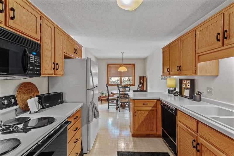 2559 Sumac Cir, White Bear Lake, MN 55110