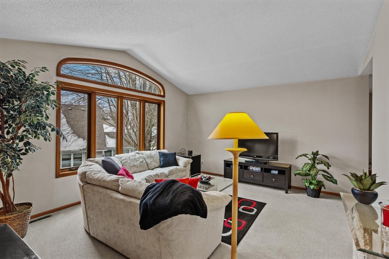 2559 Sumac Cir, White Bear Lake, MN 55110