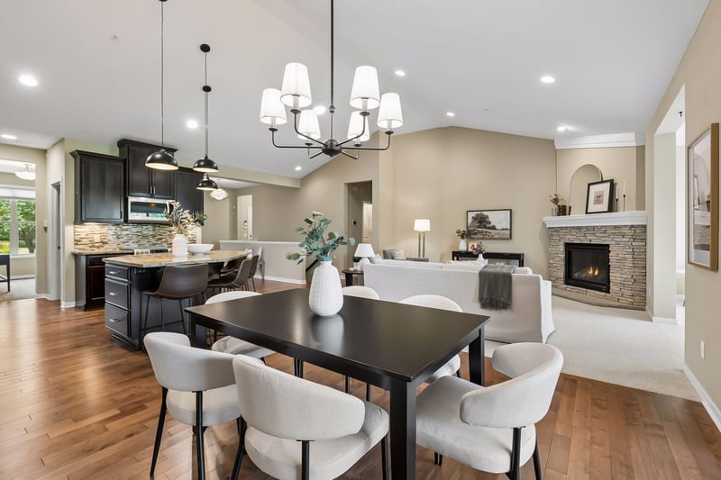 10786 Lyndale Bluffs Trl, Bloomington, MN 55420