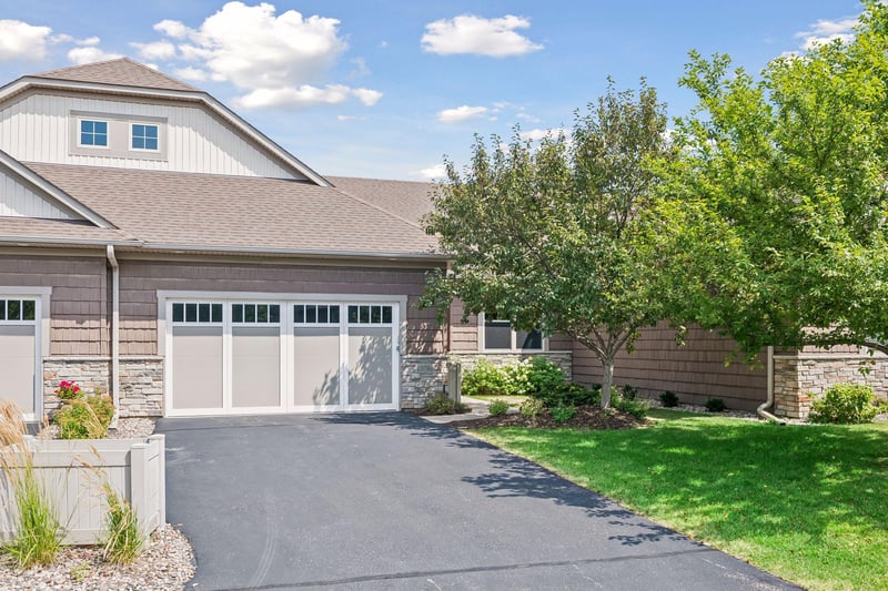 10786 Lyndale Bluffs Trl, Bloomington, MN 55420