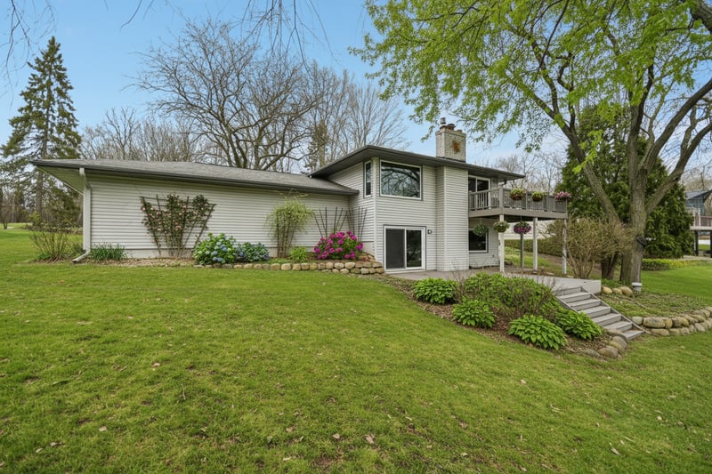 3250 Williams Ln, Mound, MN 55364
