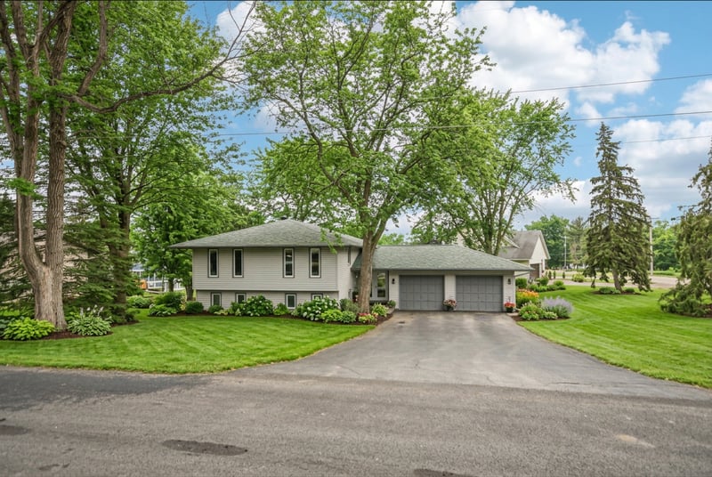 3250 Williams Ln, Mound, MN 55364