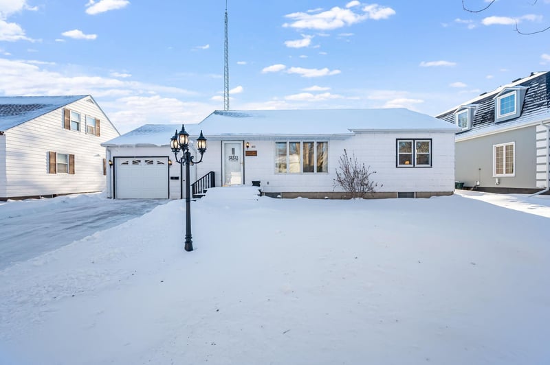 206 N 1st Ave E, Truman, MN 56088