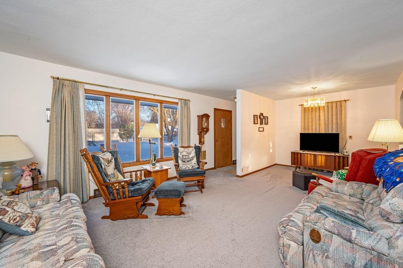 206 N 1st Ave E, Truman, MN 56088