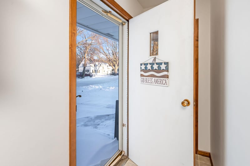 206 N 1st Ave E, Truman, MN 56088