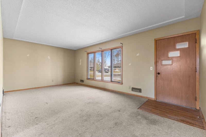 816 W Chandler St, Arlington, MN 55307