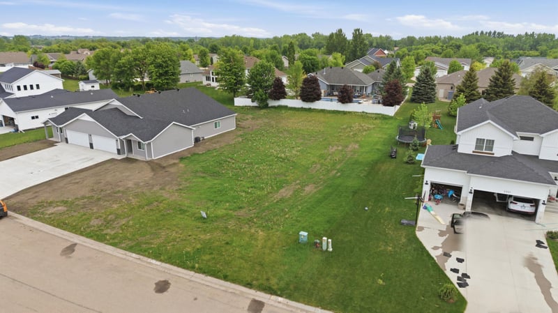 2327 Nature Ln, Hawley, MN 56549