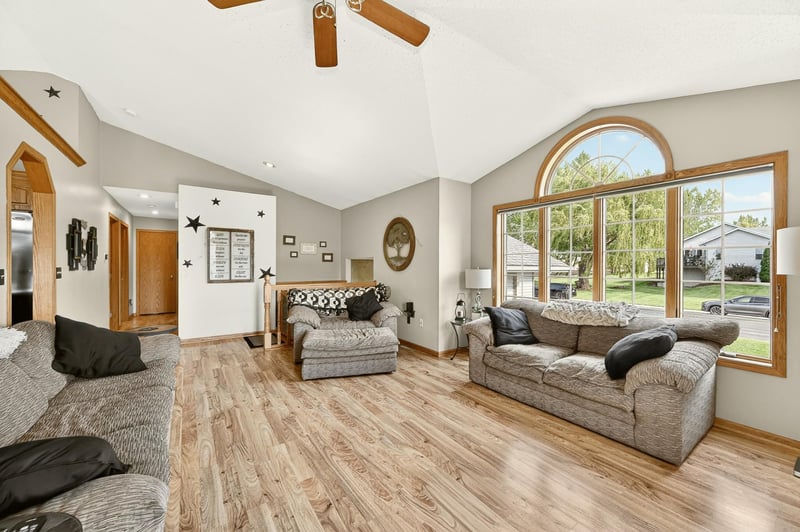 248 Brubaker Dr, Saint Charles, MN 55972