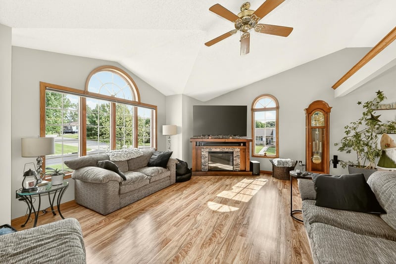 248 Brubaker Dr, Saint Charles, MN 55972