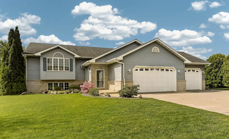 248 Brubaker Dr, Saint Charles, MN 55972