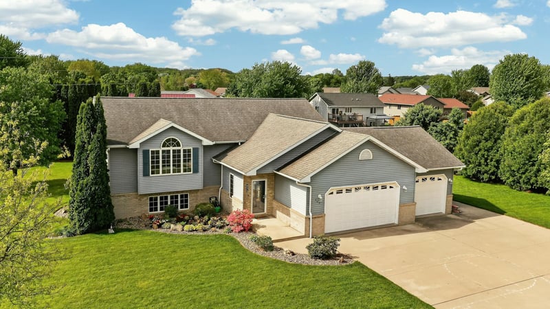 248 Brubaker Dr, Saint Charles, MN 55972