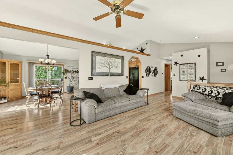 248 Brubaker Dr, Saint Charles, MN 55972