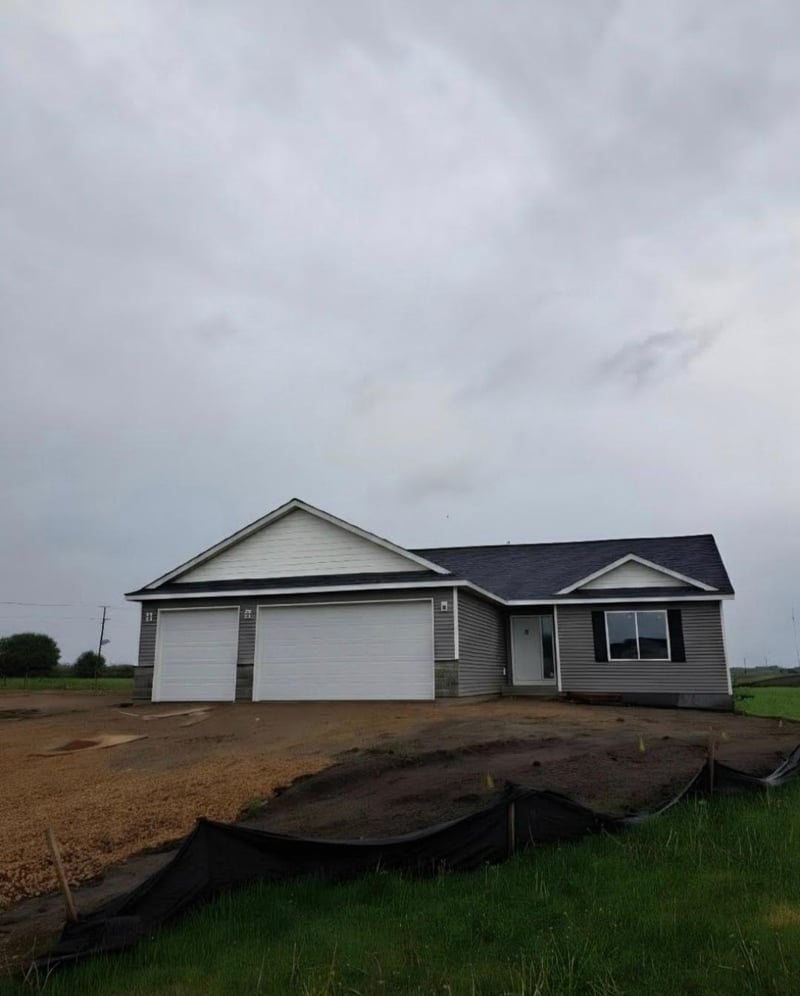 893 Mill Race Ct, Madelia, MN 56062