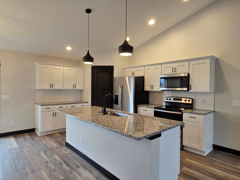 893 Mill Race Ct, Madelia, MN 56062