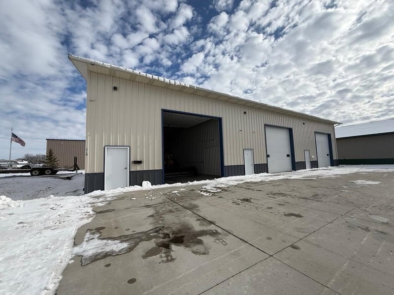 1710 26th St S #E, Moorhead, MN 56560