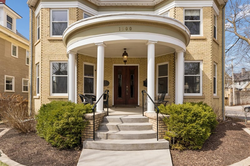 1900 Dupont Ave S, Minneapolis, MN 55403