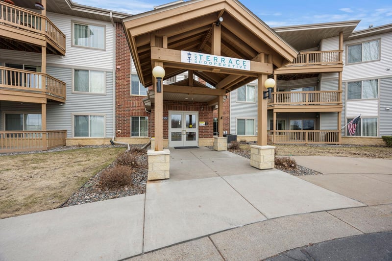2155 6th Ln SE #101, Cambridge, MN 55008