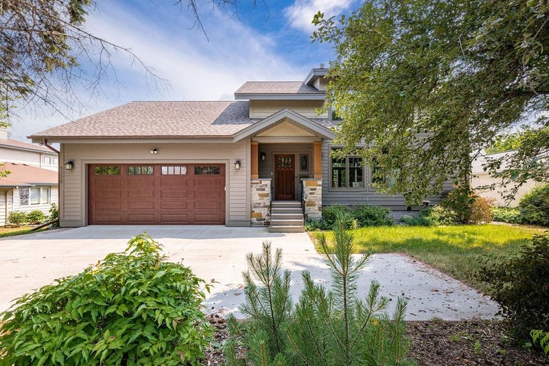 5220 London Rd, Duluth, MN 55804