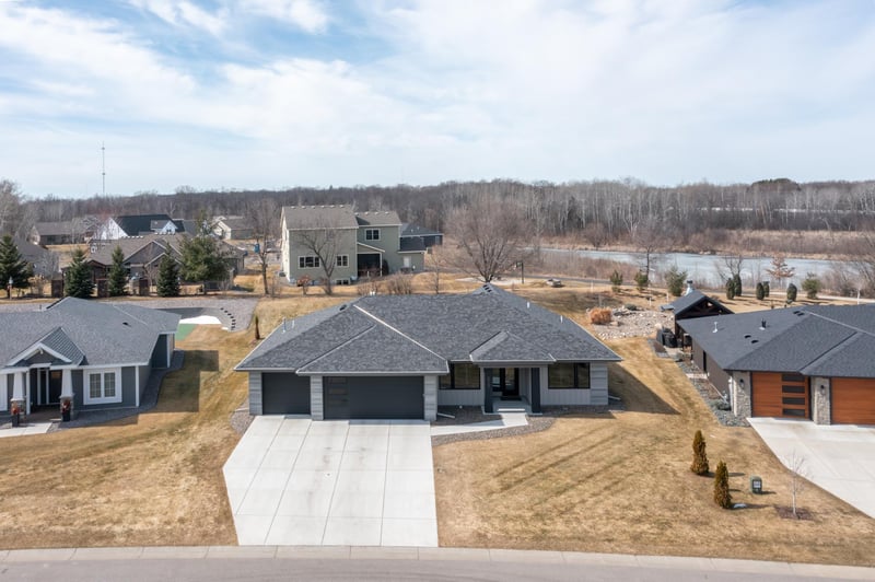 2127 Tamarack Dr, Saint Cloud, MN 56301
