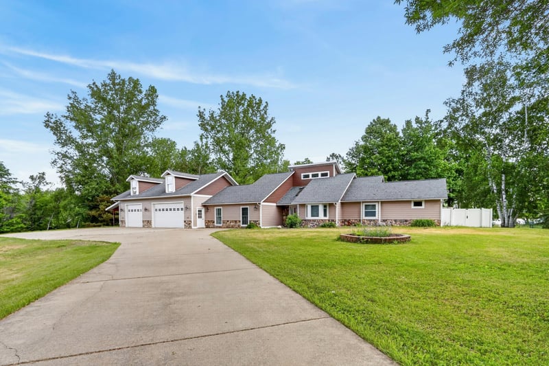 33107 Chippewa Dr, Grand Rapids, MN 55744