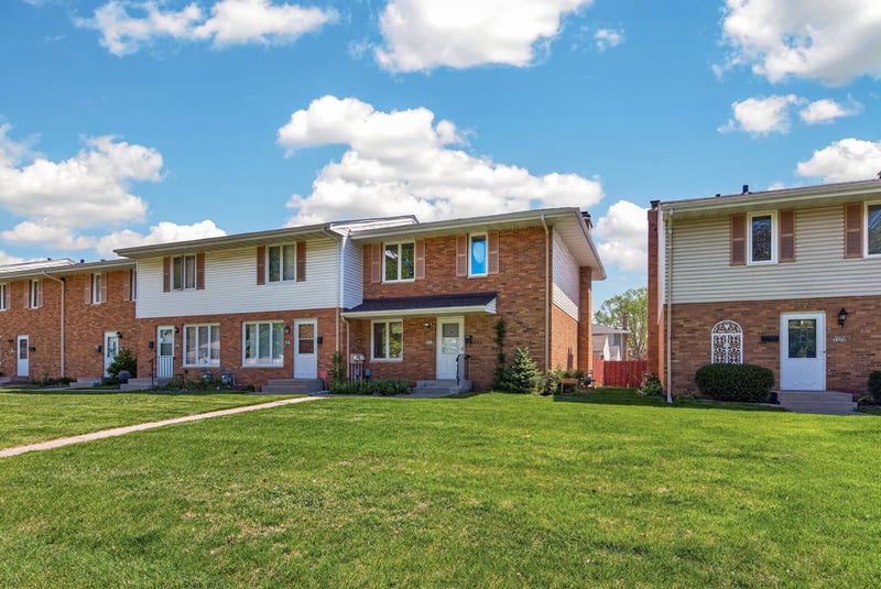 2010 Arkwright St, Maplewood, MN 55117