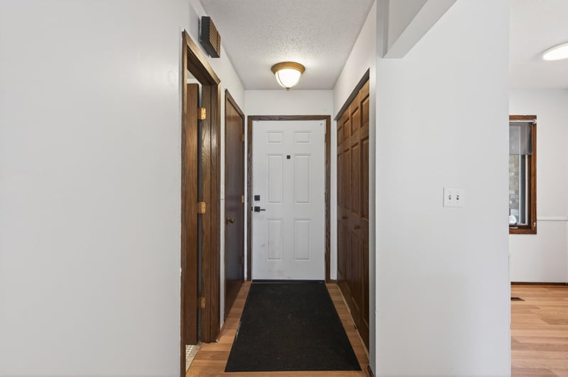 2010 Arkwright St, Maplewood, MN 55117